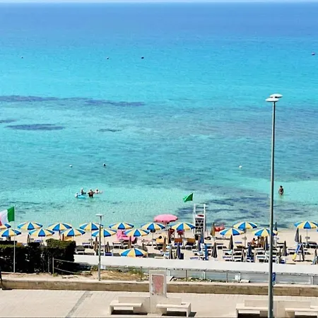 L'acquario לינה וארוחת בוקר 3*